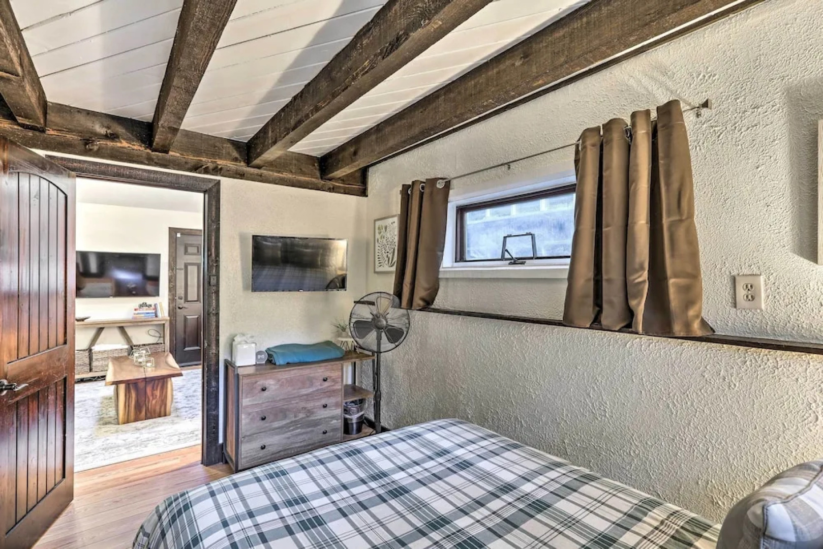 Woodsy Flagstaff Hideaway w/ Deck + Sunroom!