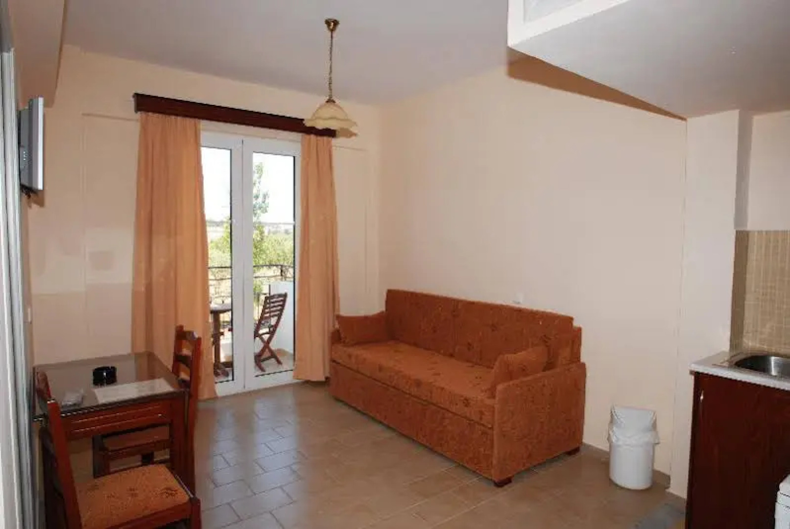 Eriphilly Studios & Apartments