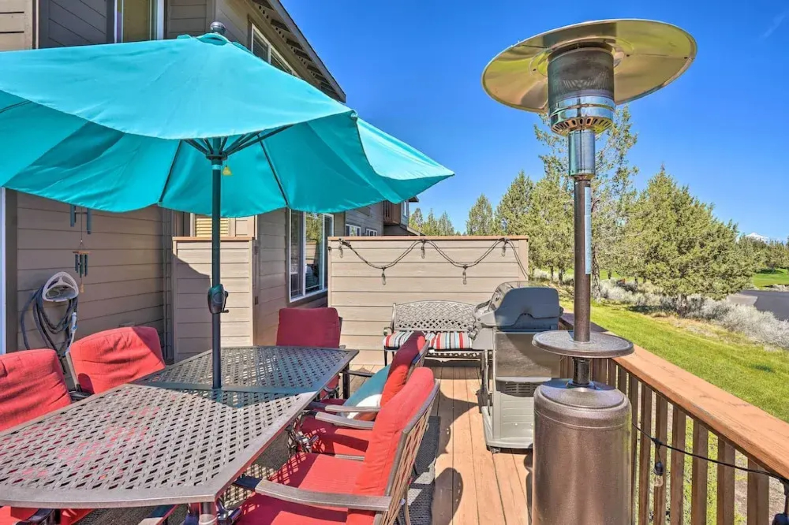 Pet-friendly Townhome w/ Hot Tub in Redmond!