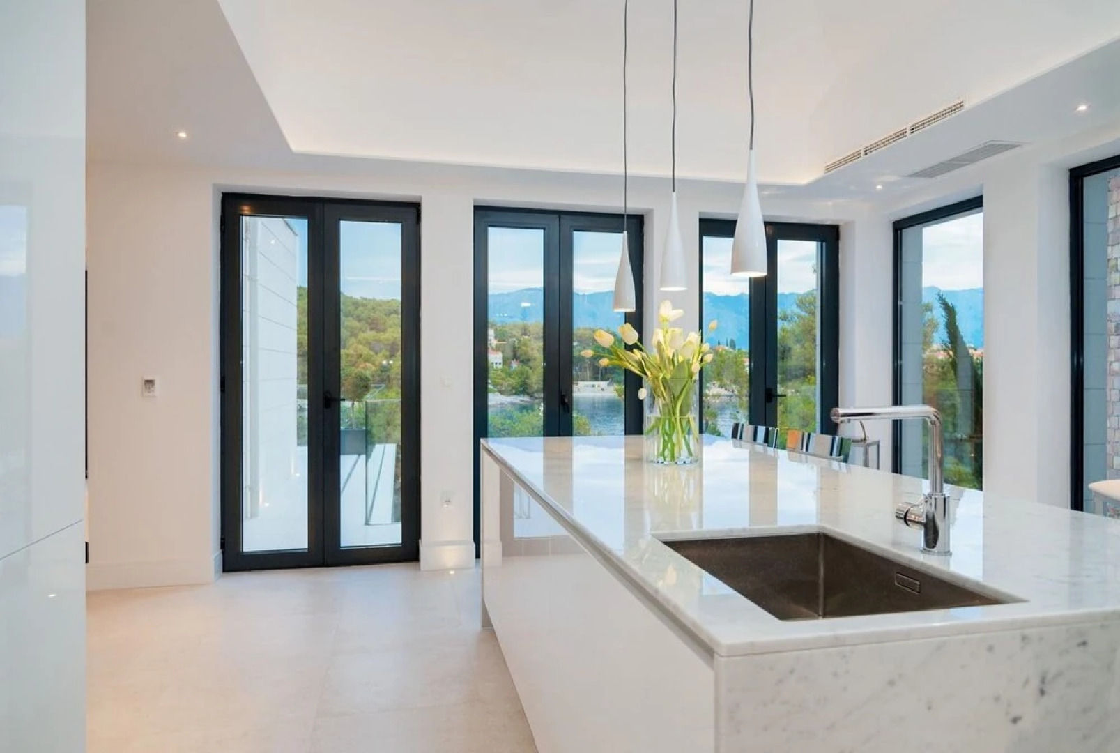 Luxury Villa Silent with Infinity Pool