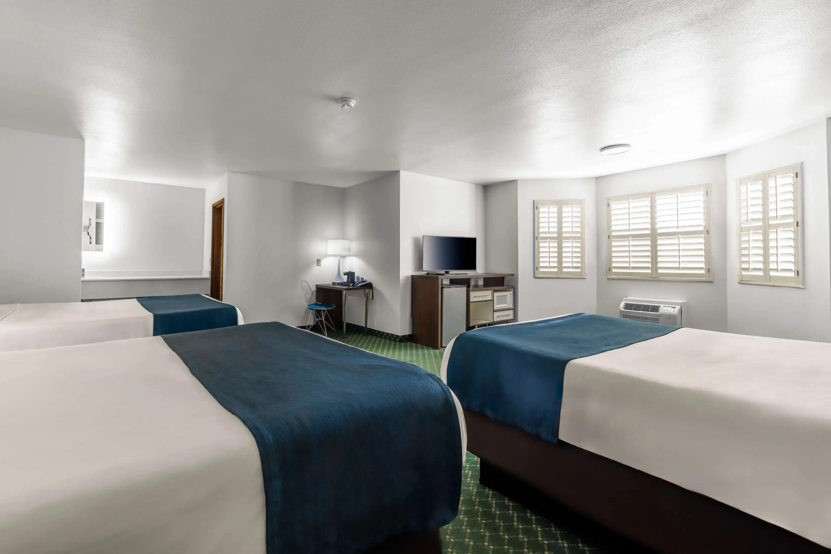 Days Inn & Suites by Wyndham Flagstaff Near University