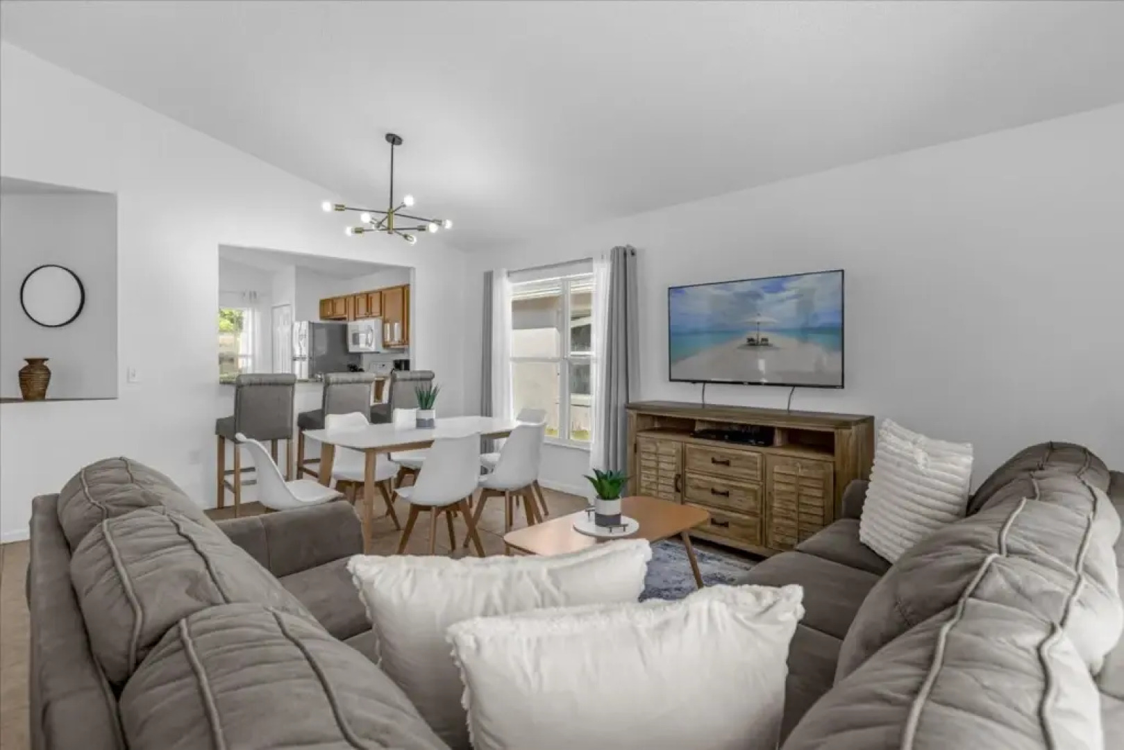 3 Bedrooms / 2 Bathrooms / Lake Berkley (1076 LB), Kissimmee, US