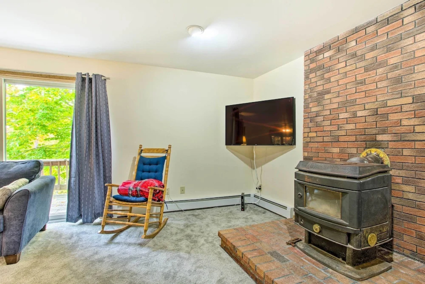 Pet-friendly Gilford Home: 3 Mi to Gunstock & Lake