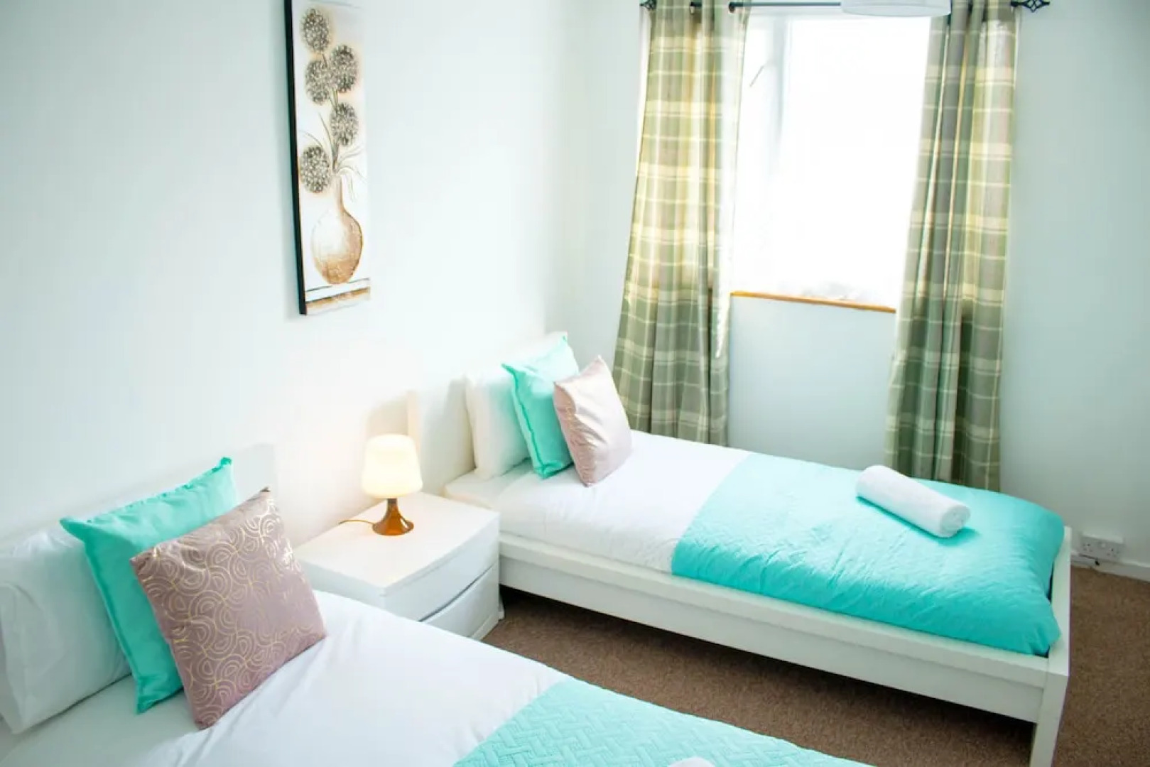 Spacious 5-bed House! Tilbury! Free Parking!