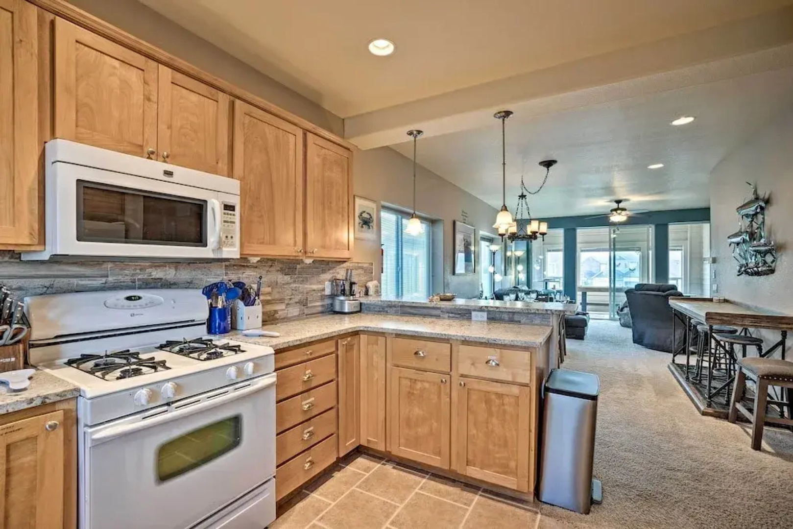 Gold Beach Townhome With Ocean Views & Sunroom!