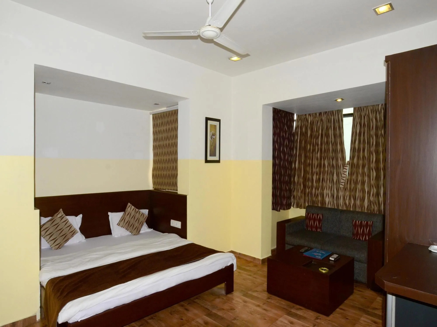 OYO 1030 Hotel Palm View Residency