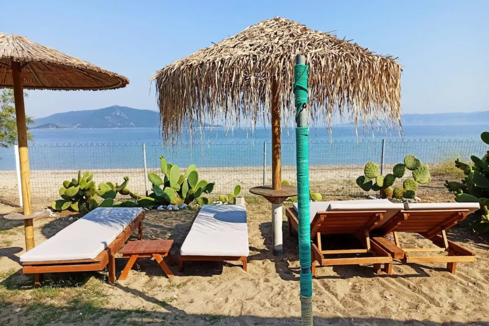 Beach Villa Next To The Waves