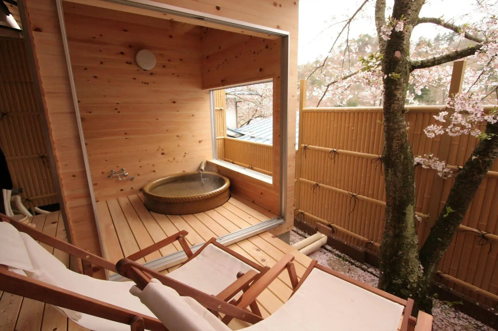 Nakaoyama Onsen Shosenkaku