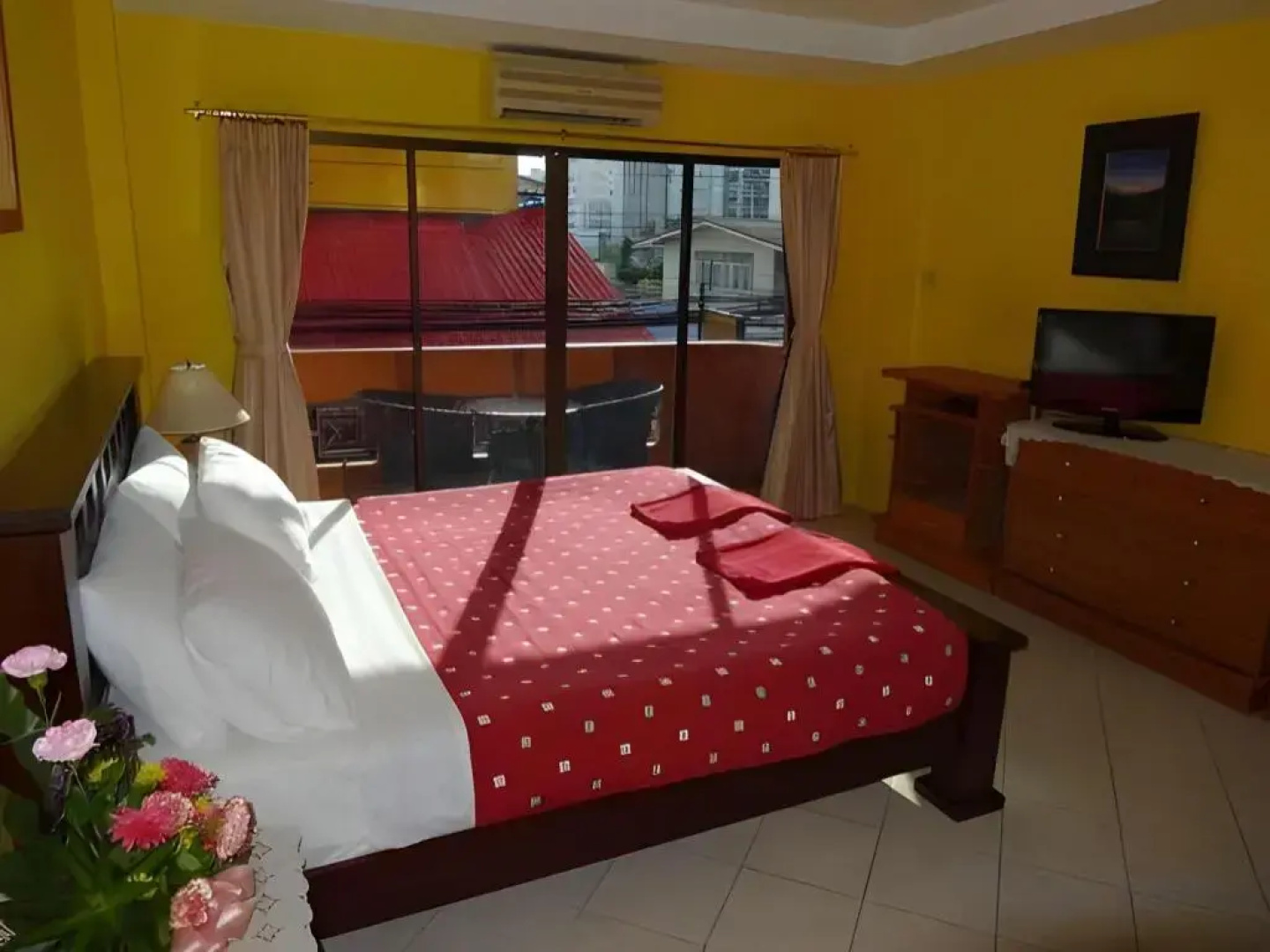 Robin’s Nest Guesthouse & Restaurant