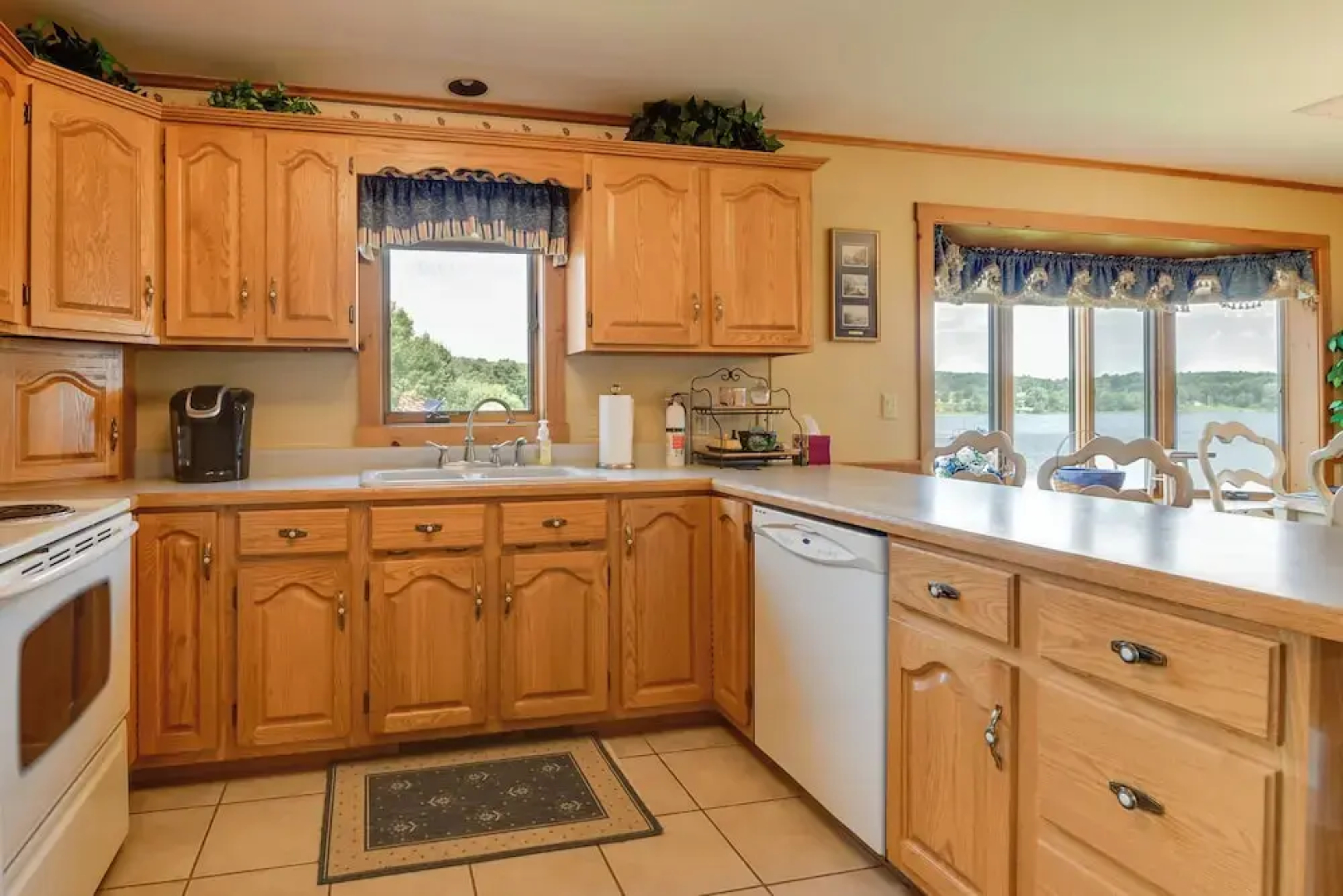 Lake Memphremagog Access: Newport Condo w/ Balcony