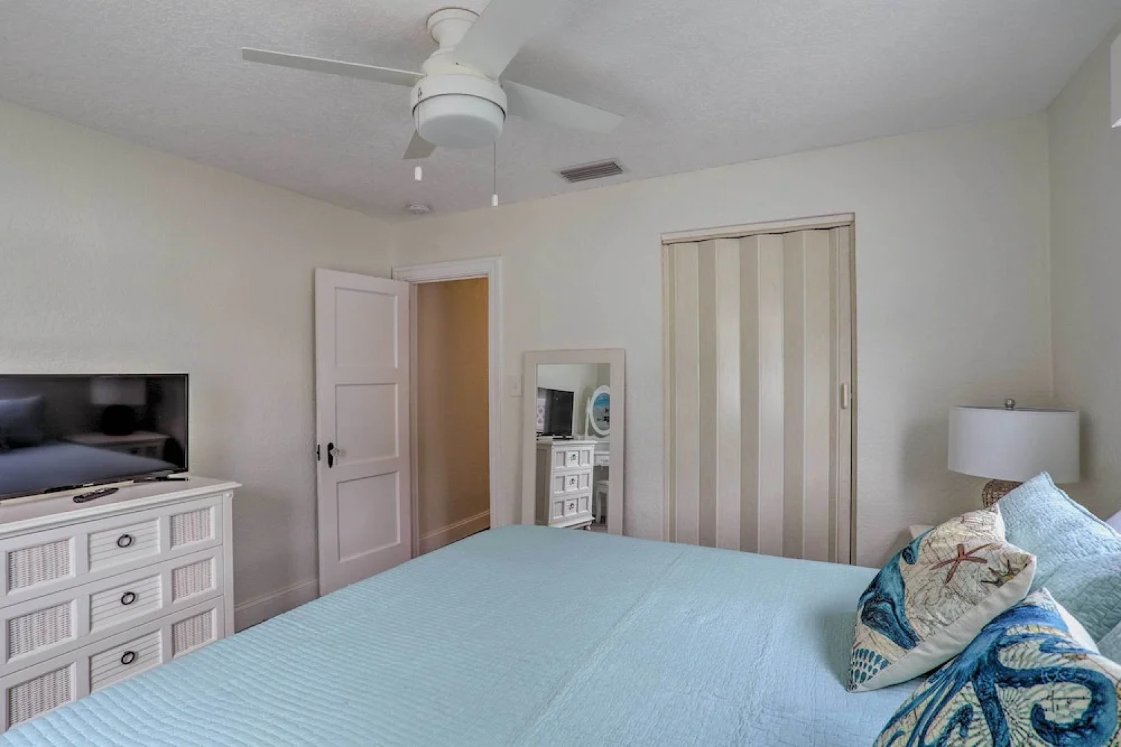 Tampa Bay Area Cottage w/ Gas Grill and Fire Pit!