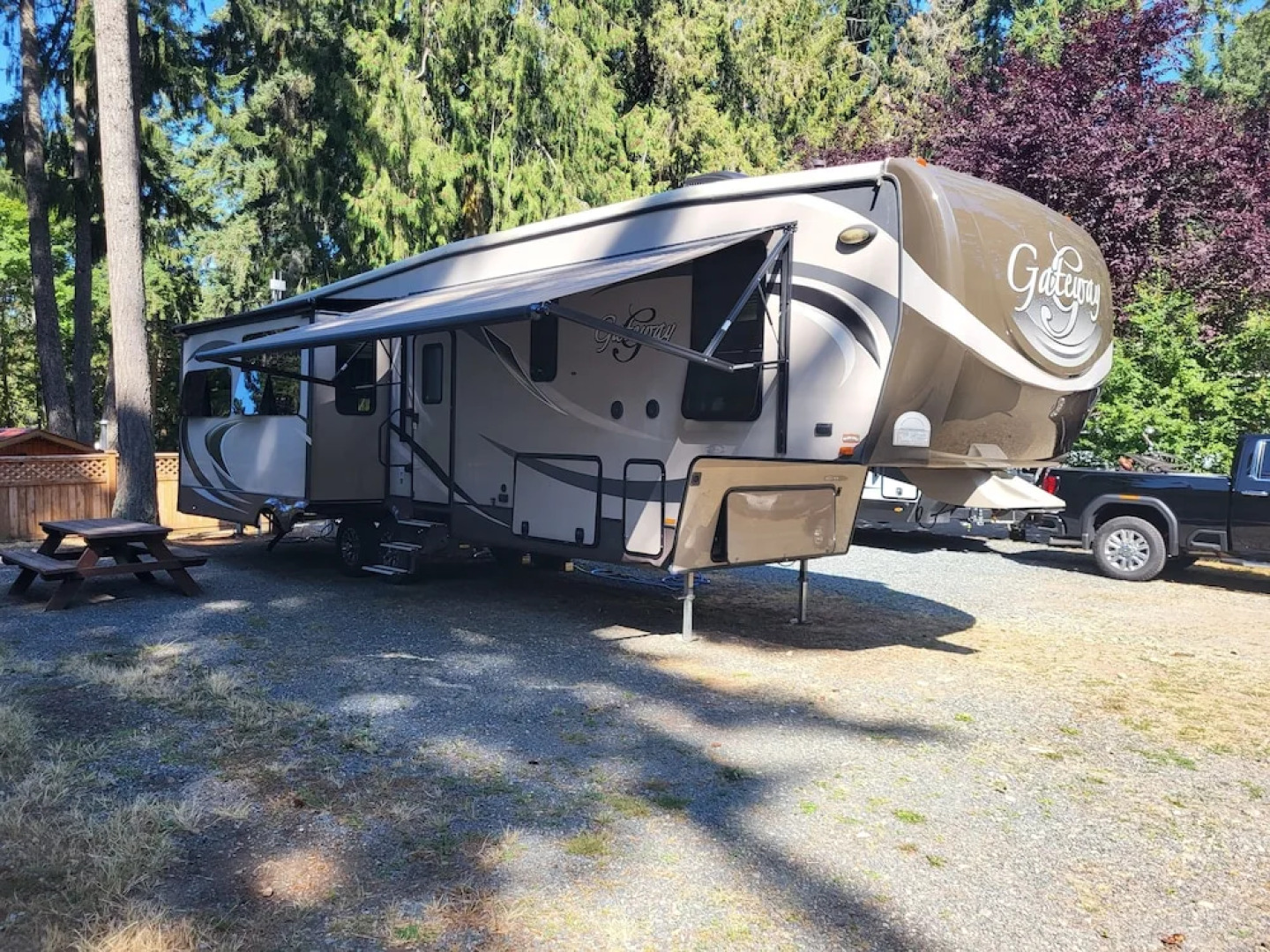 Riverbend Cottages & RV Resort