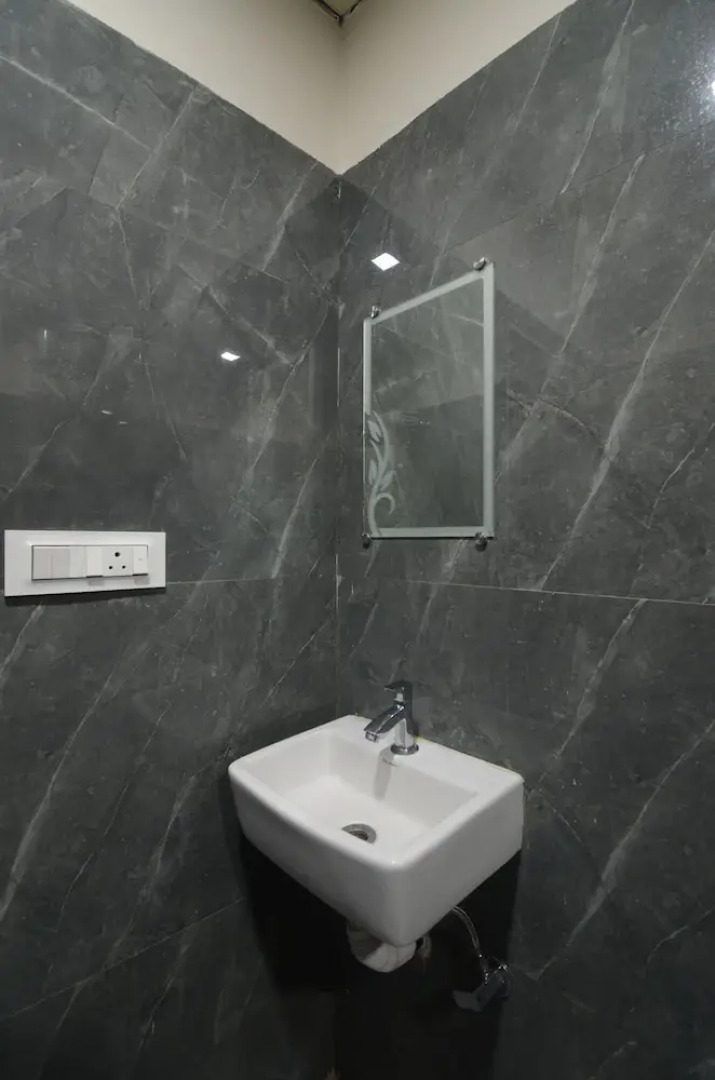 Hotel Shri Dhwaja Inn