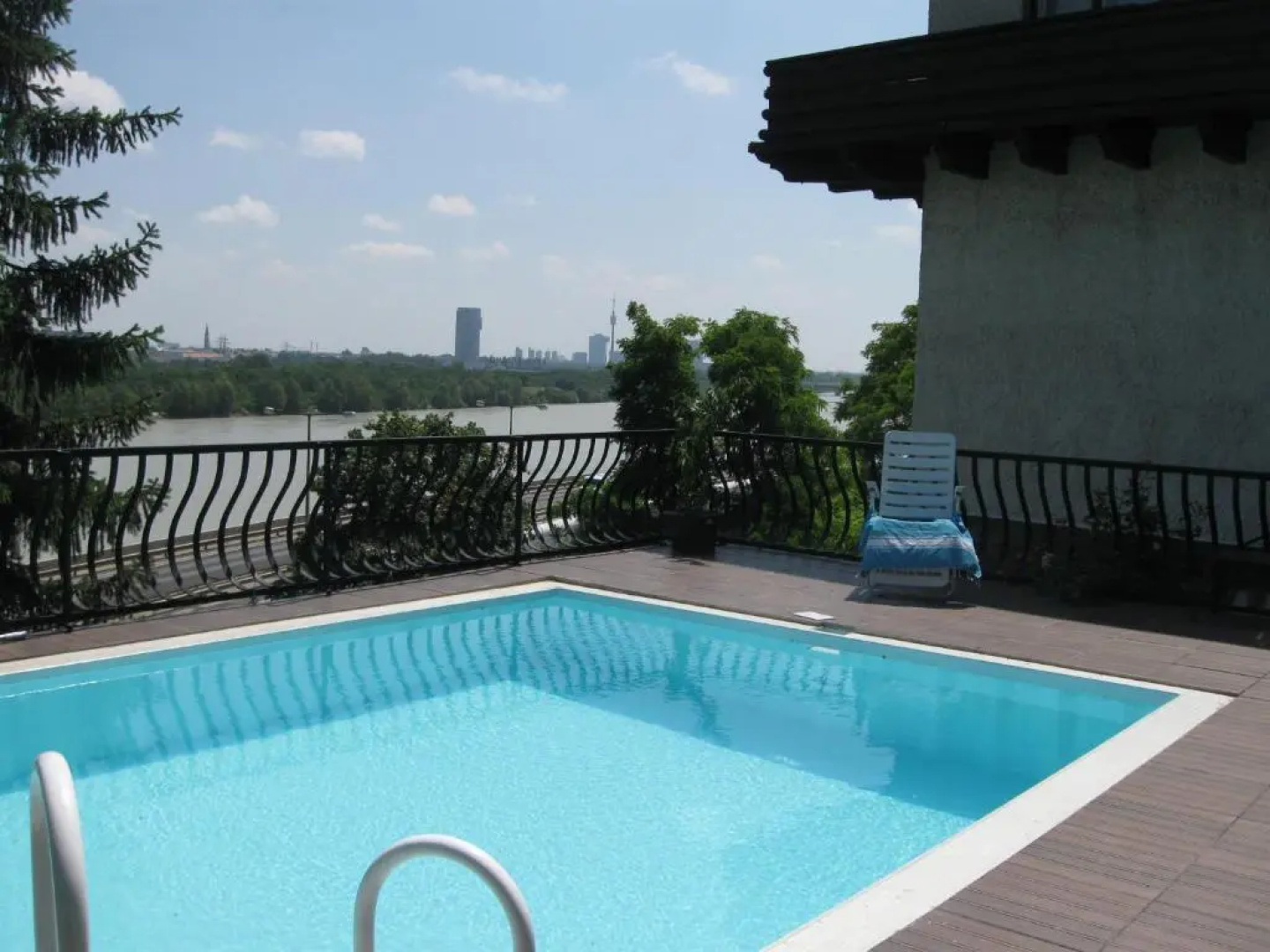 Danube view house with garden