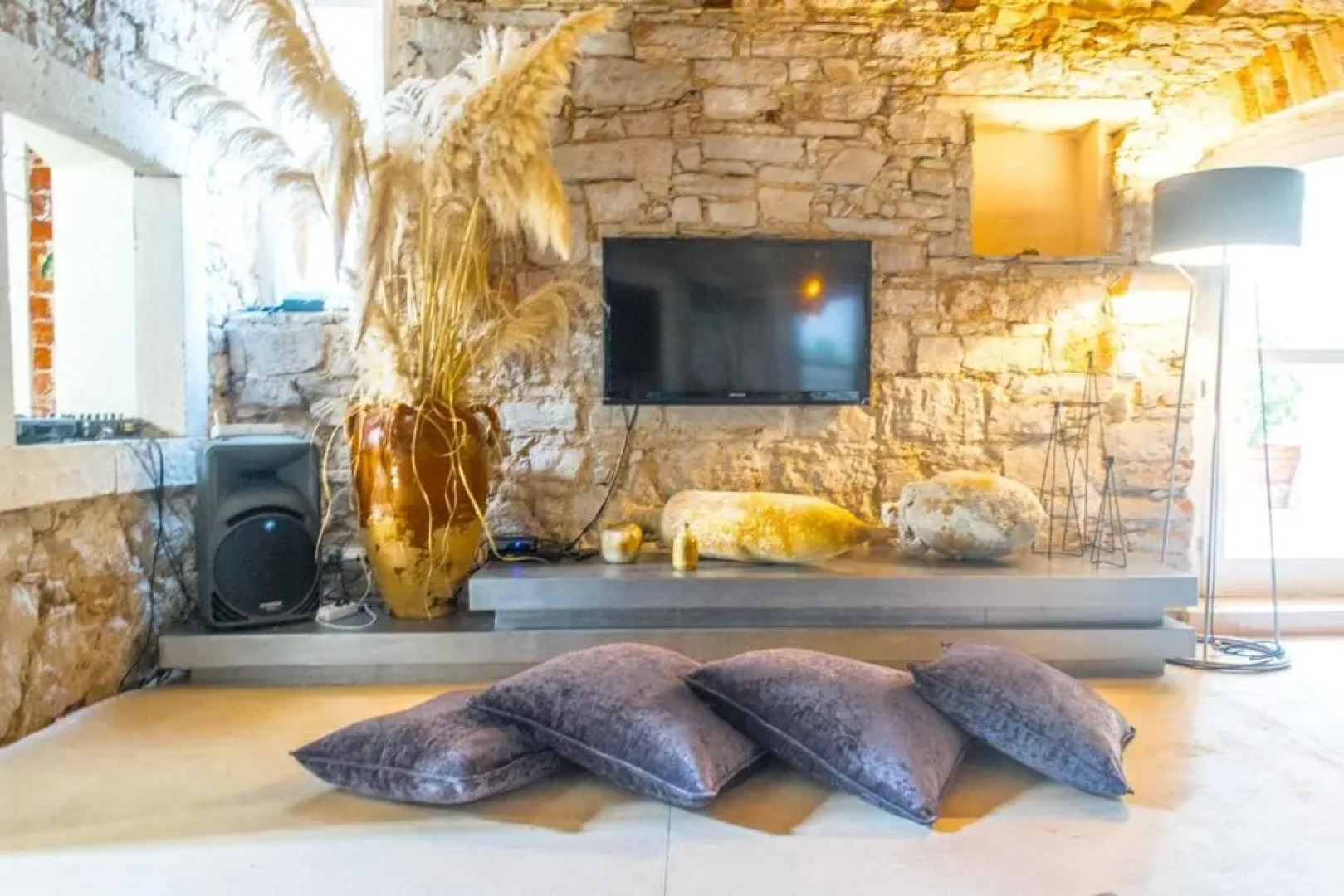 Villa Potoka Palace - 4 Bedroom Villa - Central and Private Setting - Spa and Sauna