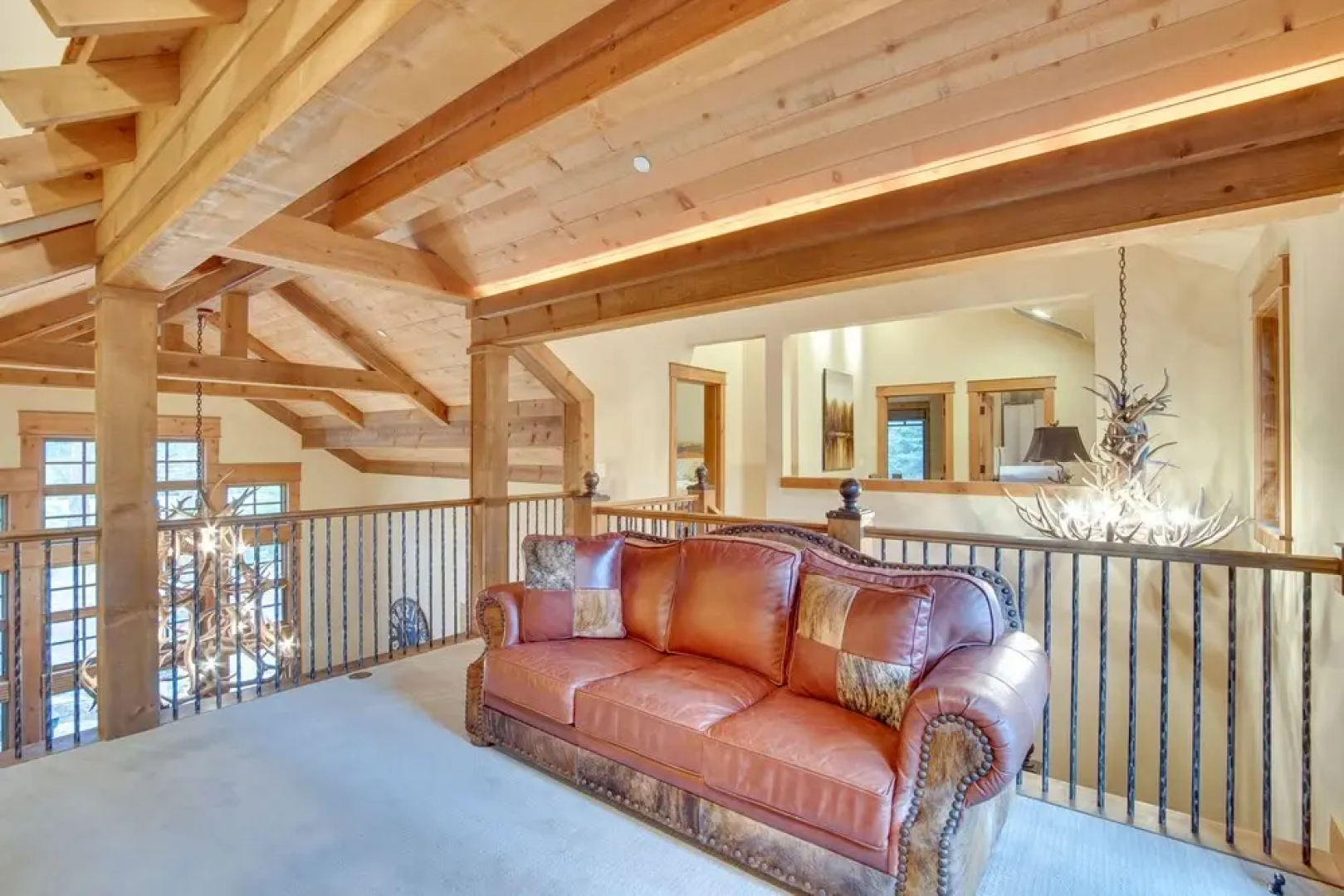 Spacious Cle Elum Cabin on Golf Course w/ Hot Tub!