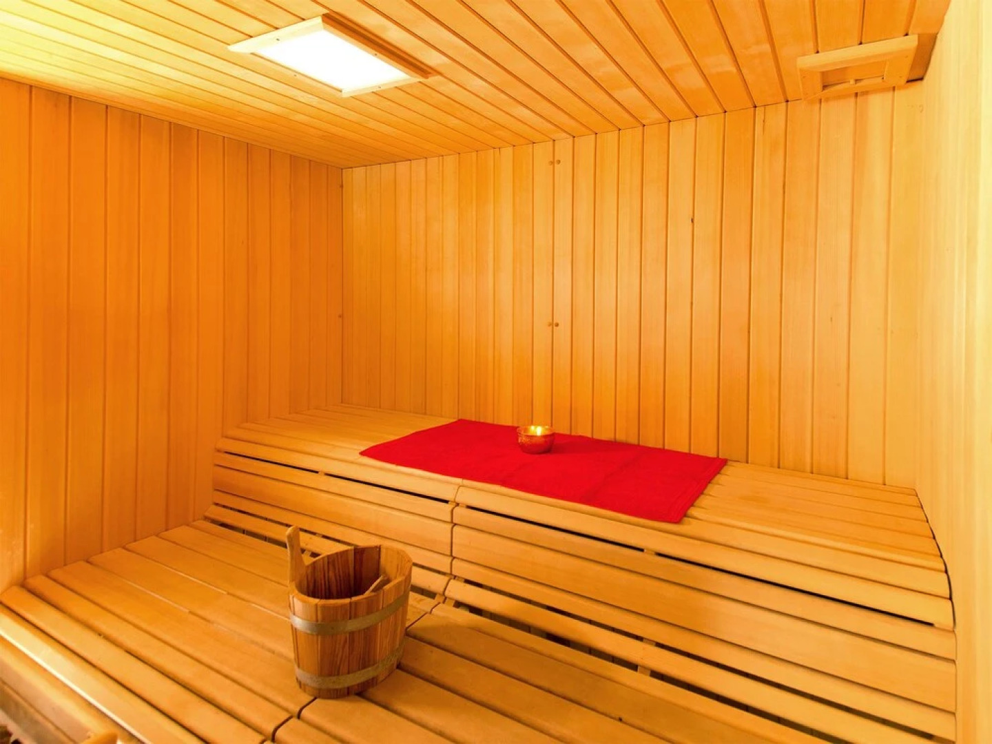 Luxury Chalet, Near the ski Slopes, With Fireplace, Sauna, Jacuzzi and Internet Access