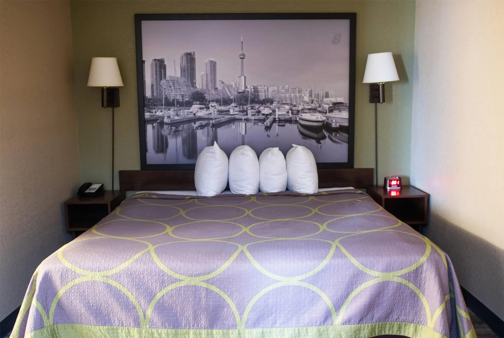 Super 8 by Wyndham Mississauga