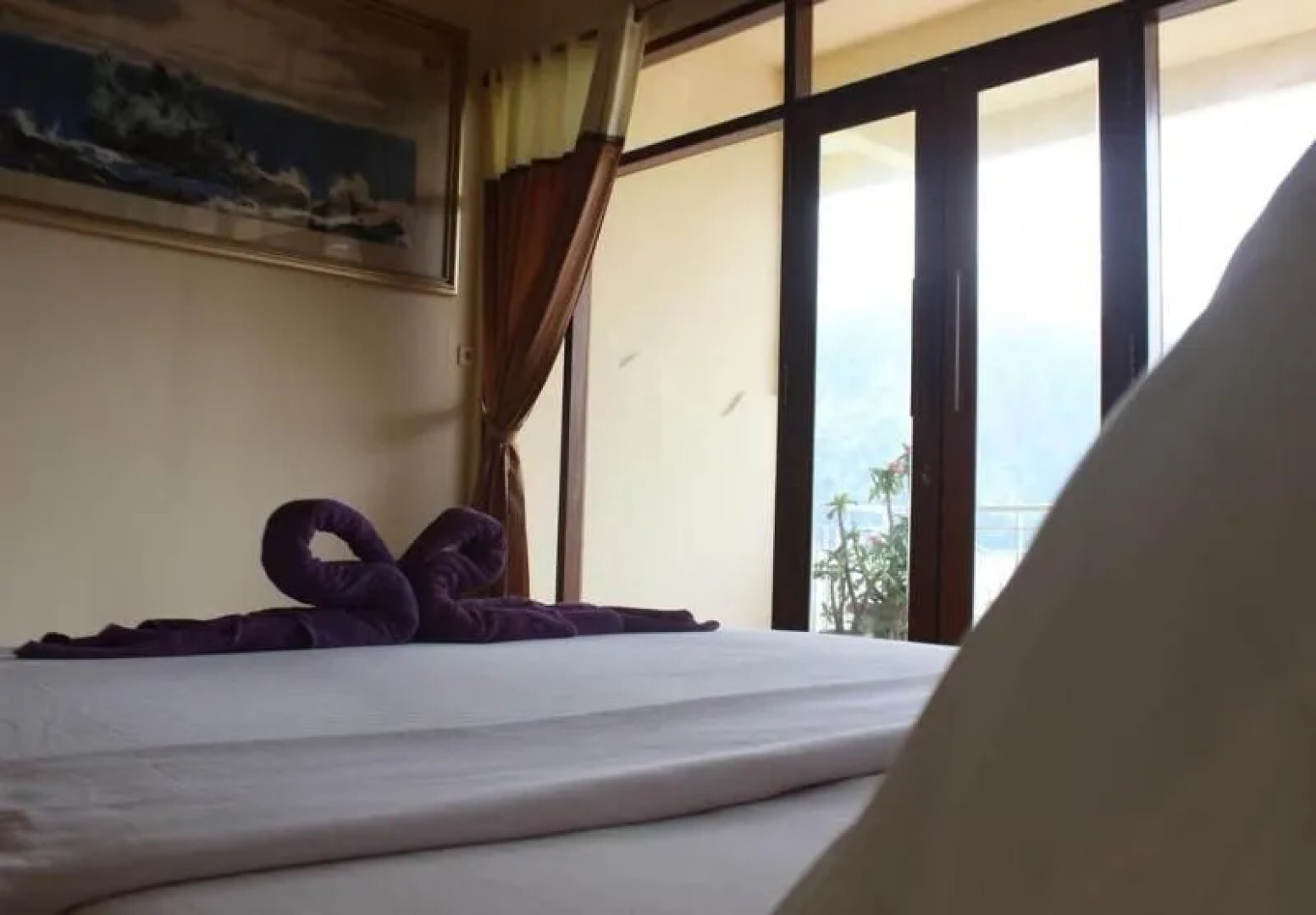 Penginapan Lakeside Cottages by ZUZU