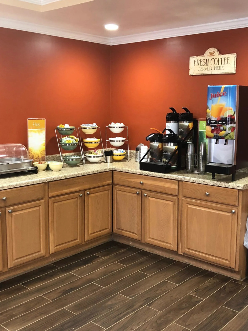 La Quinta Inn & Suites by Wyndham Fayetteville I-95