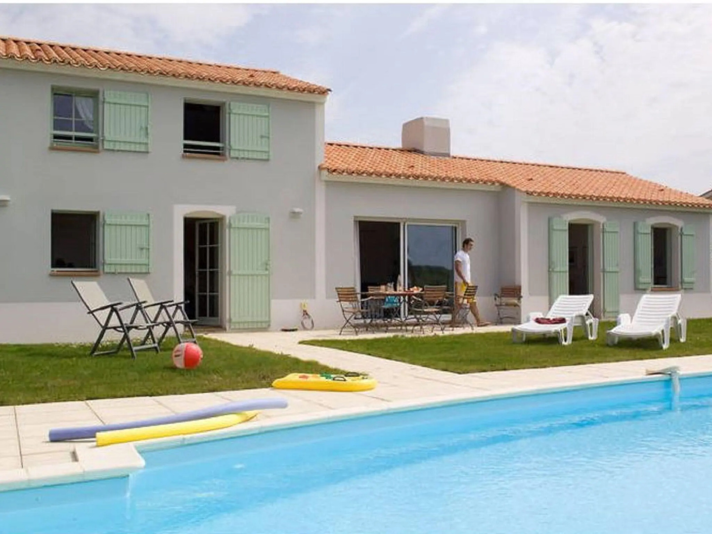 Spacious Villa With a Private Pool on a Golf Course in Loire