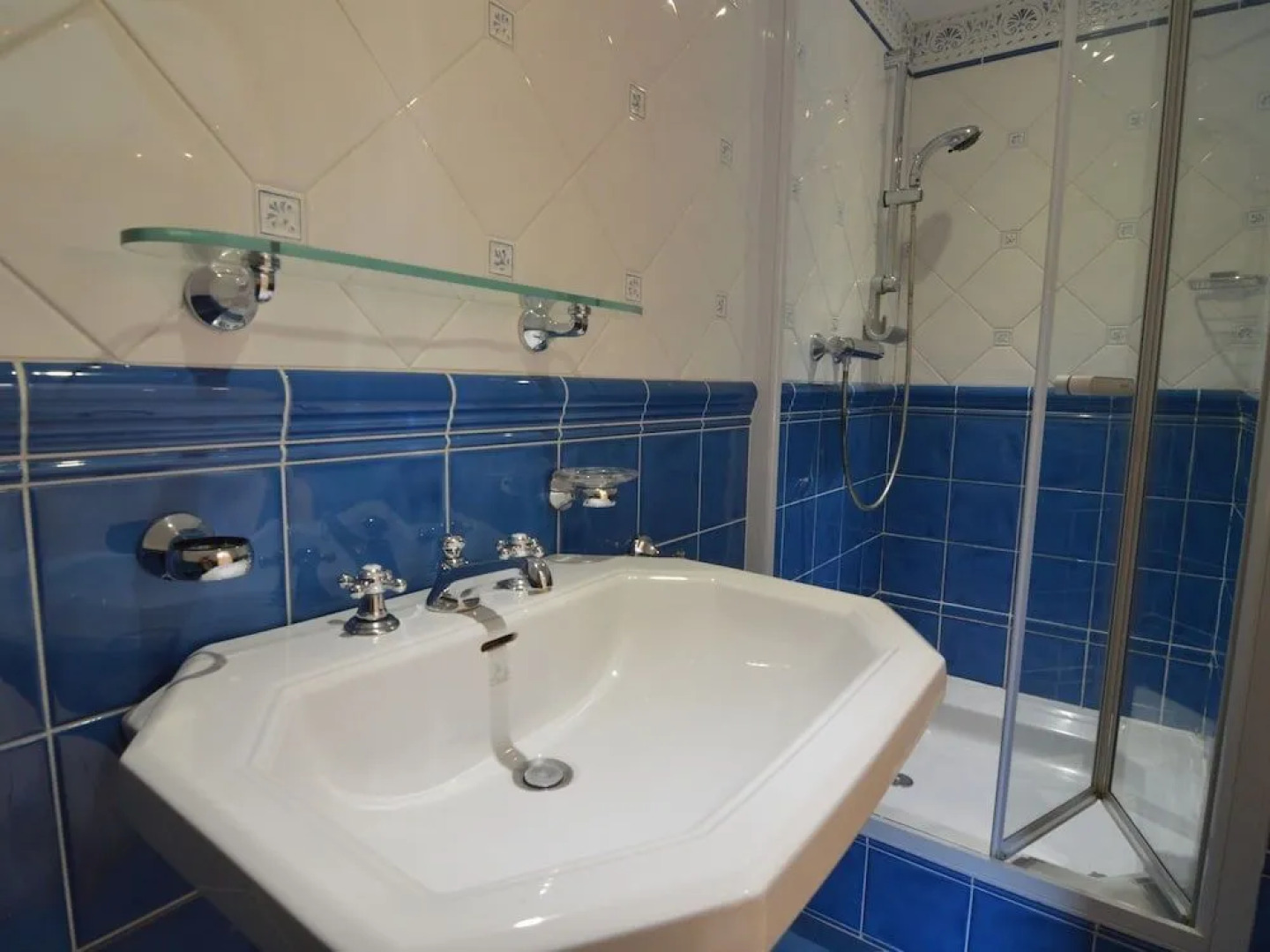 Luxurious Mansion in Brakel with Pond