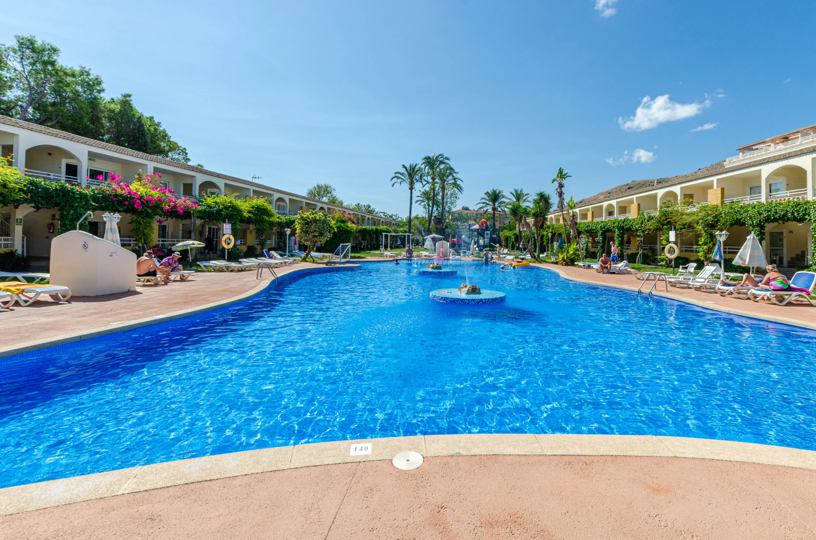 Mariner Club Apartments