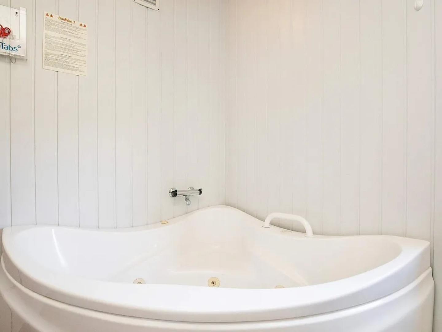 Modern Holiday Home in Humble With Sauna