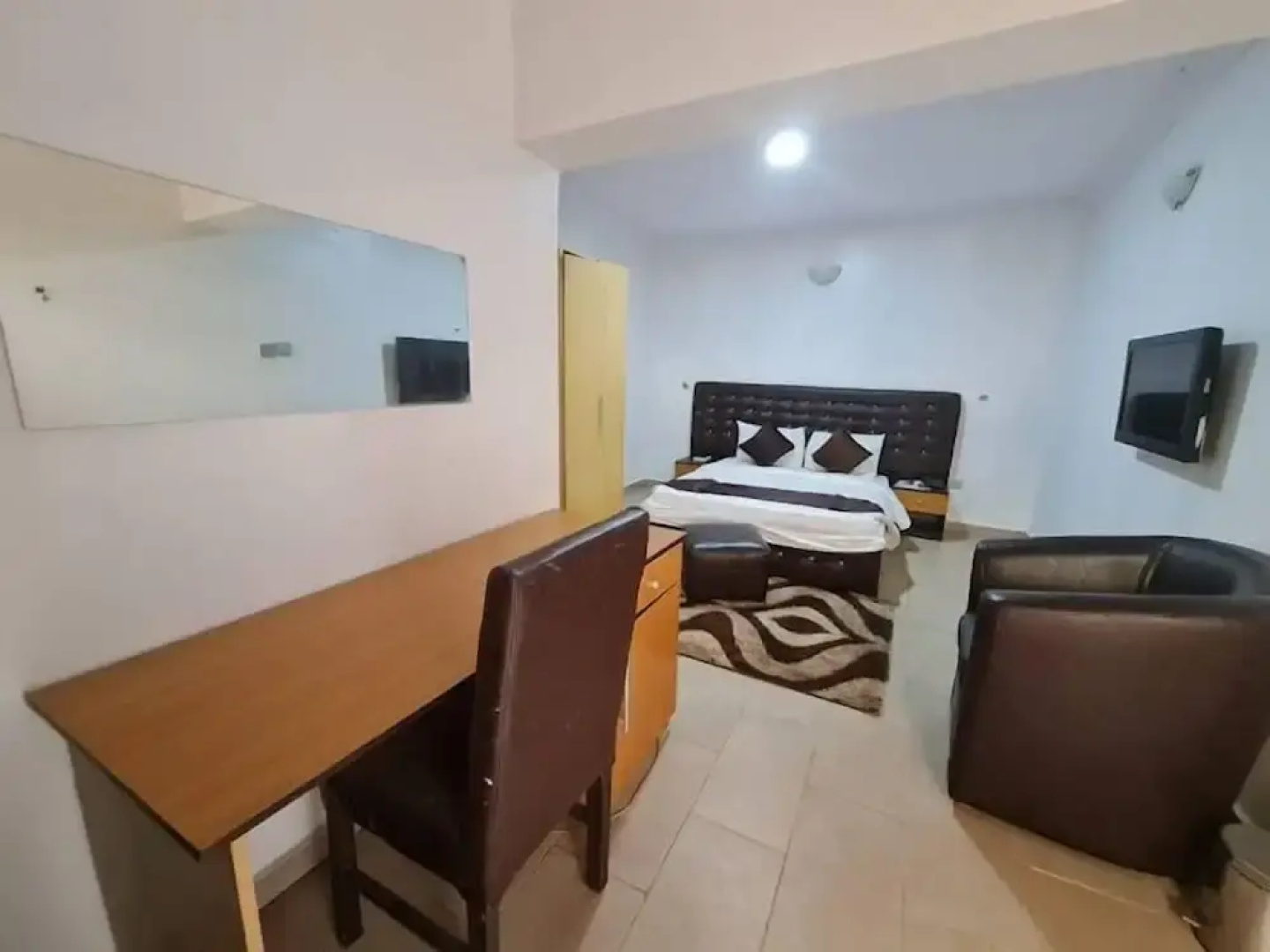 Rolak Hotel and Suites