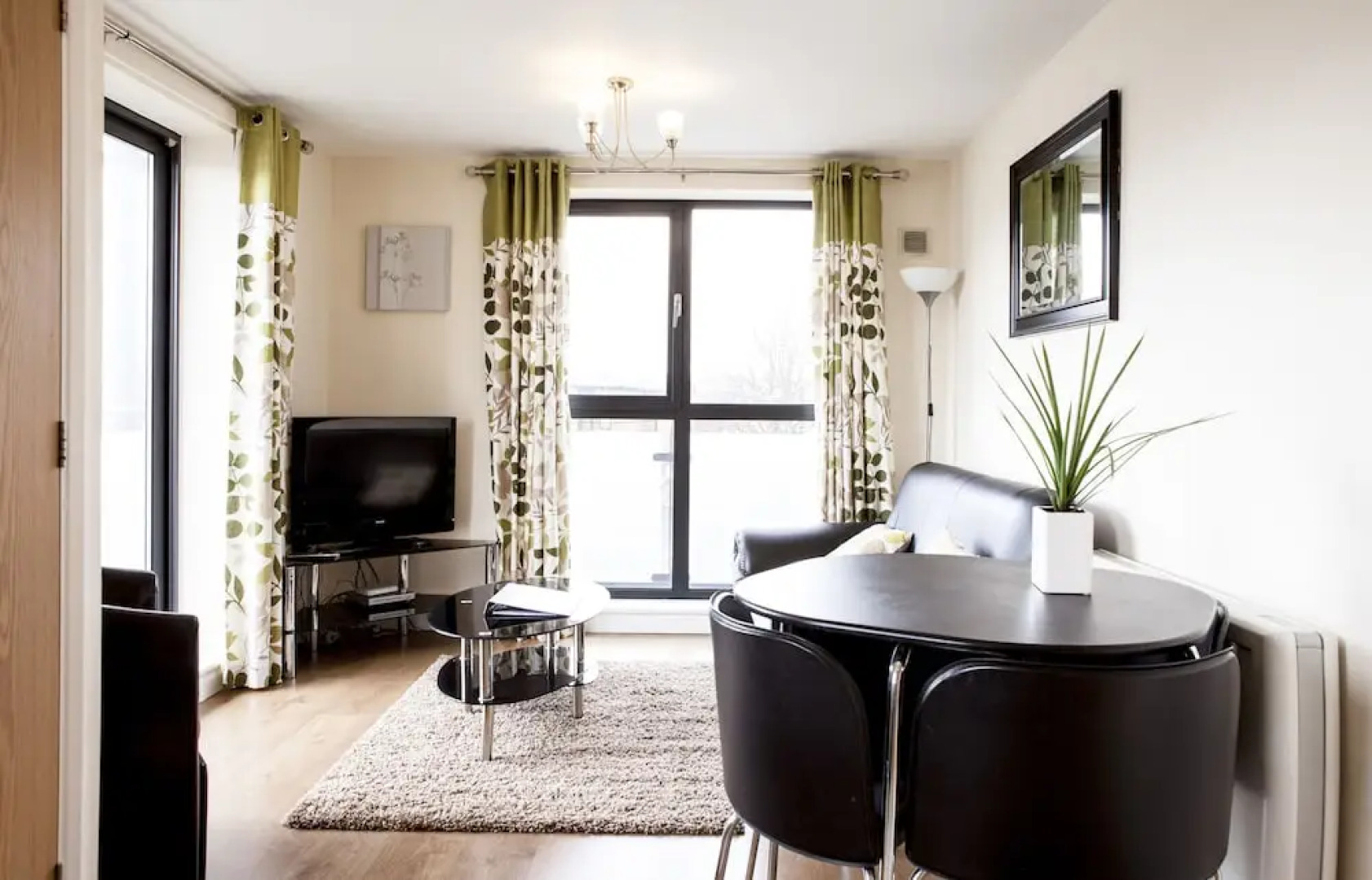 Cheltenham Plaza - Bliss Apartments