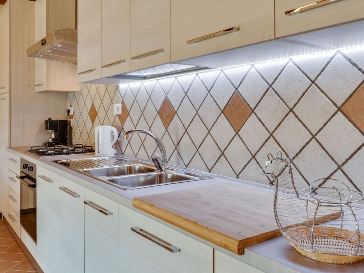 Farmhouse in Tuscany With Pool & Vineyard View