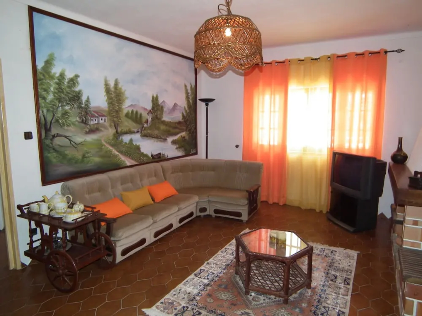 80s RetroStyle Villa