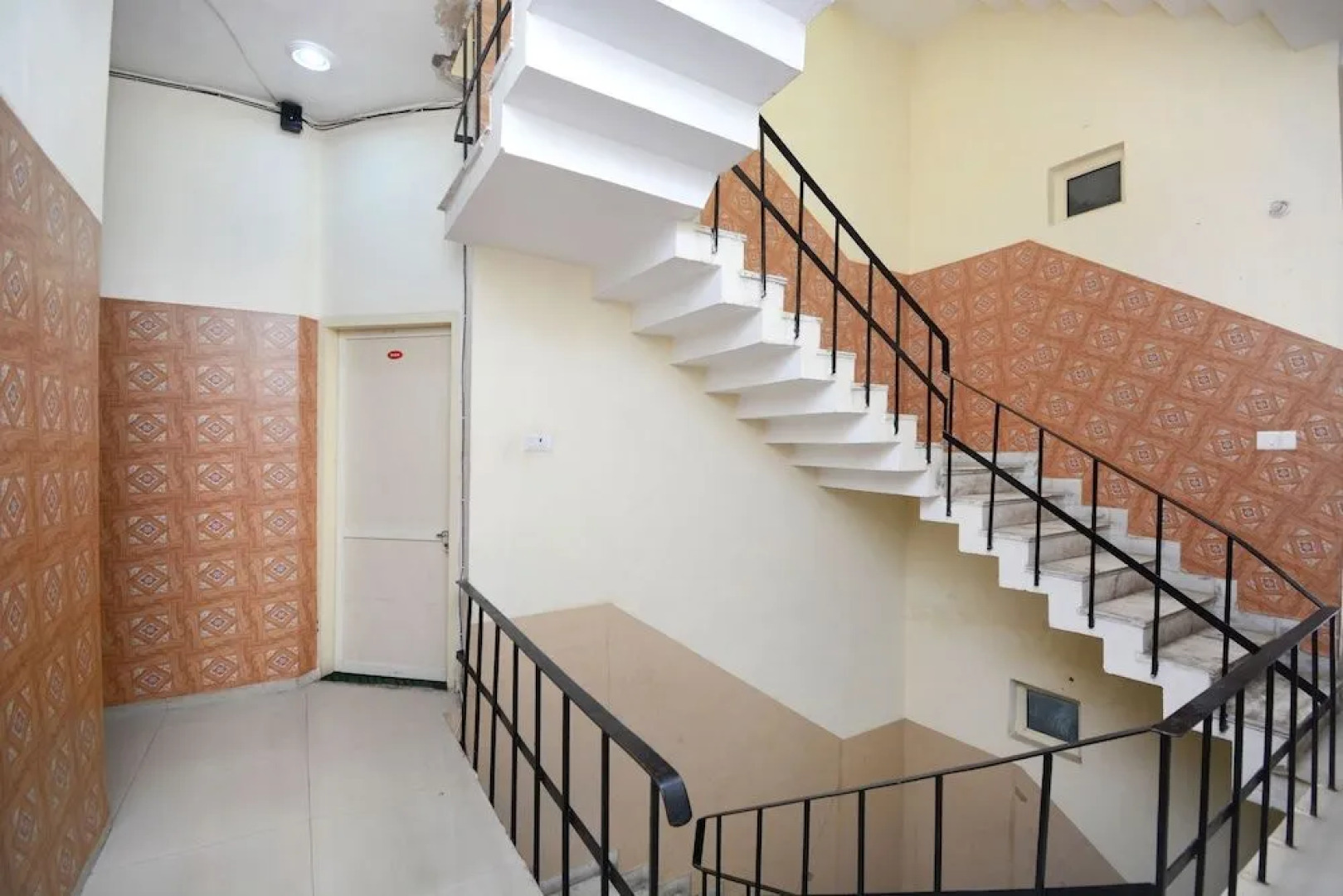 Oyo 33024 Urban Guest House