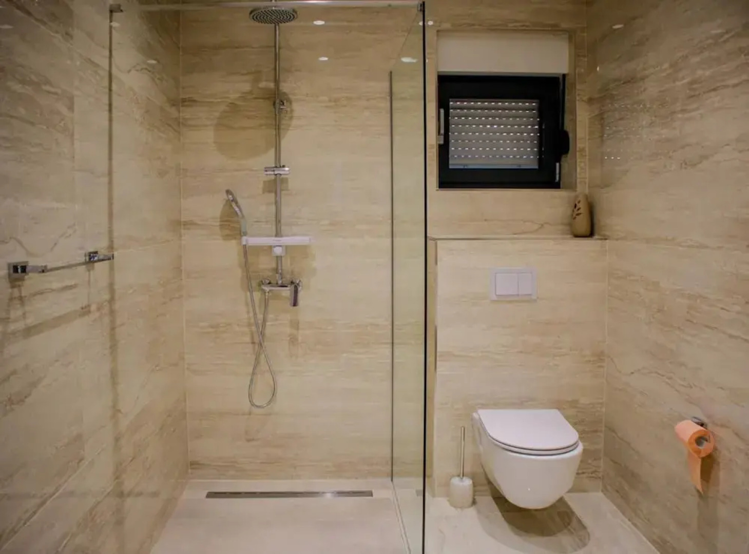 Sunset Serenity Villa With Pool, Gym and Sauna