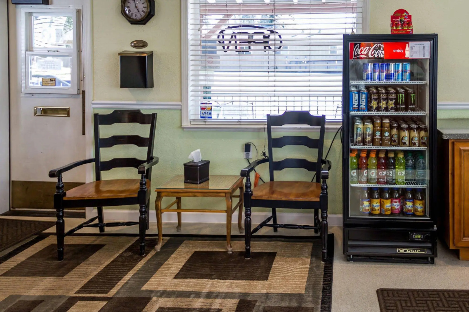 Charm Motel & Suites