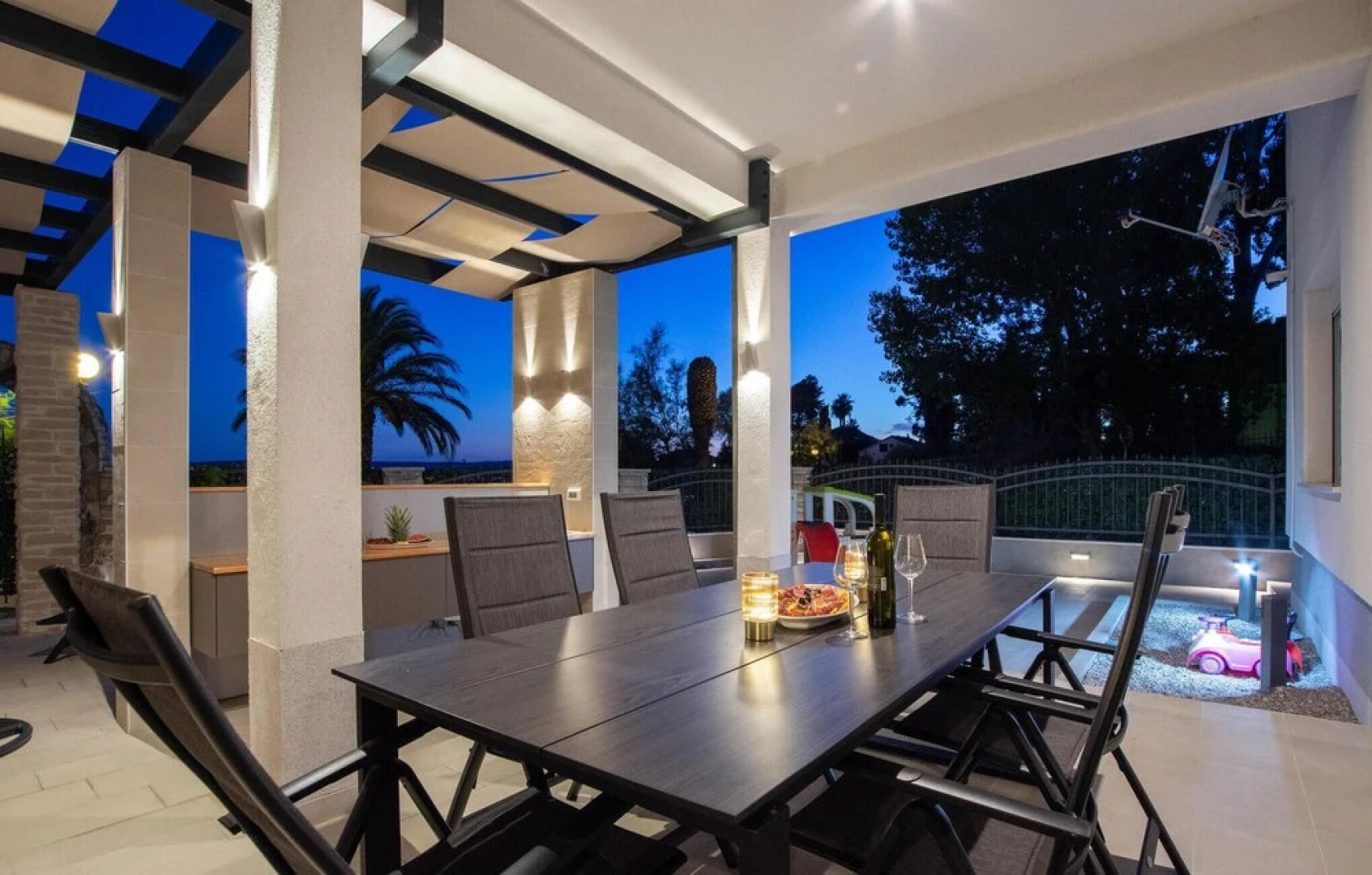 Stunning Apartment in Kastel Gomilica With 3 Bedrooms, Jacuzzi and Wifi