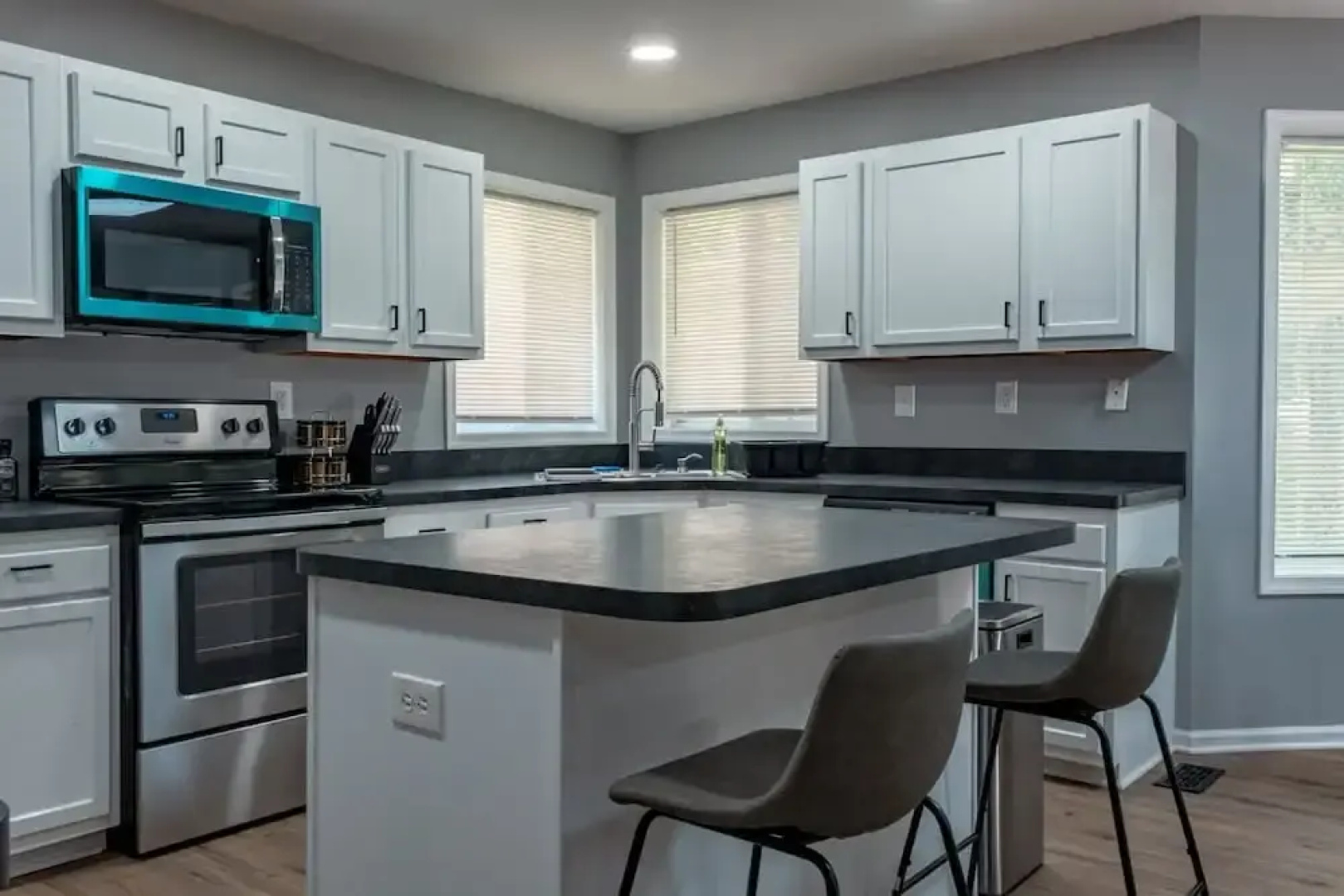 Cozy Modern Villa in New Castle
