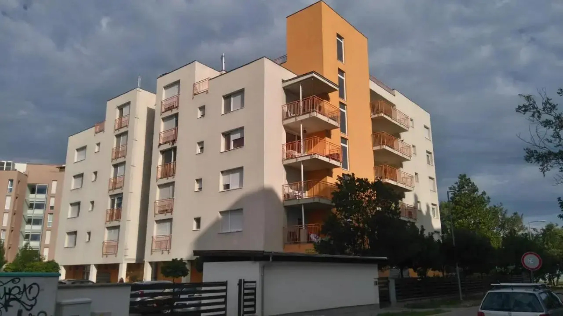Viktria Vzparti Medencs Apartman