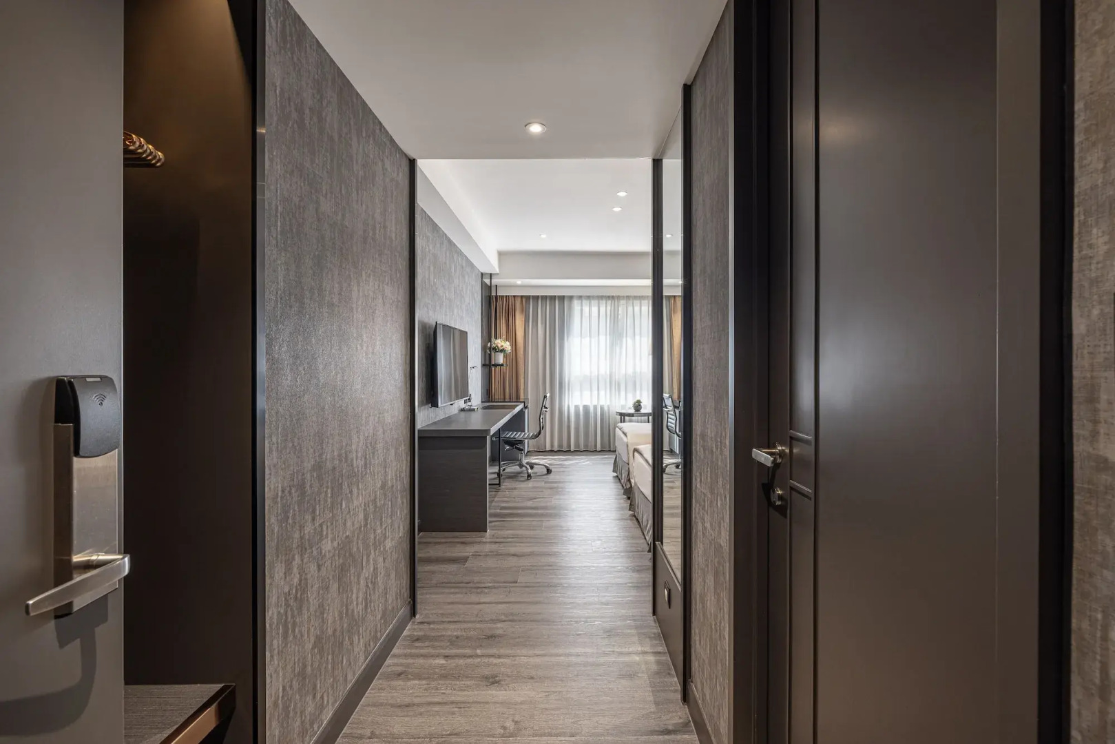 Lakeshore Hotel Metropolis I