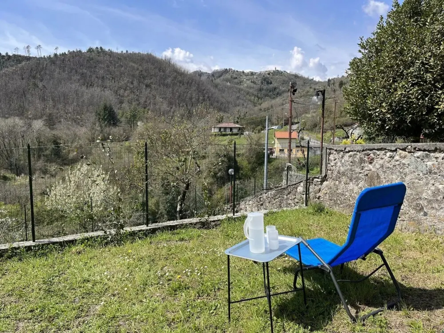 Between the 5 Terre and the Val di Vara, a Small House in the Village