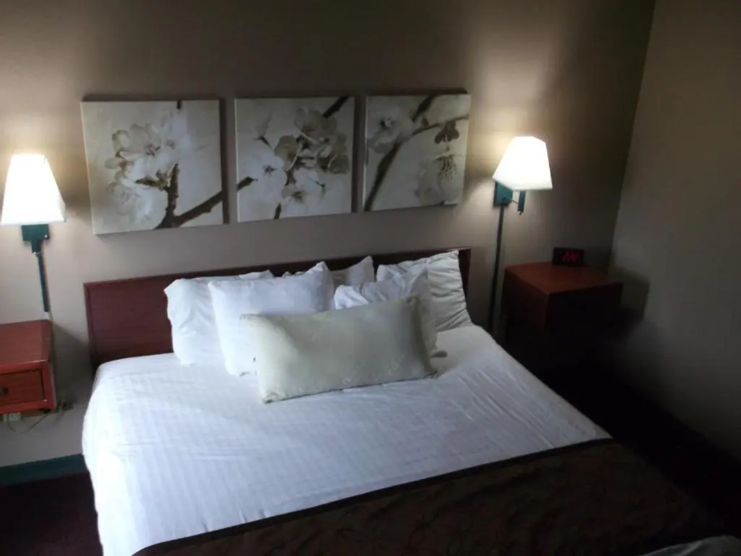 De Smet Super Deluxe Inn and Suites