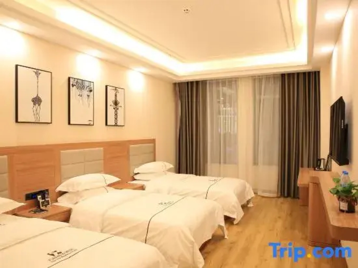 Yunshang Tianhe Hotel (Khorgos Guomen Scenic Spot)
