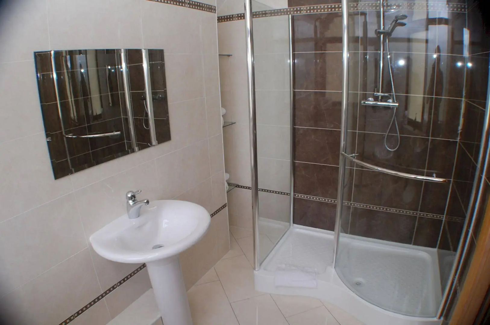 Leitrim Marina Hotel