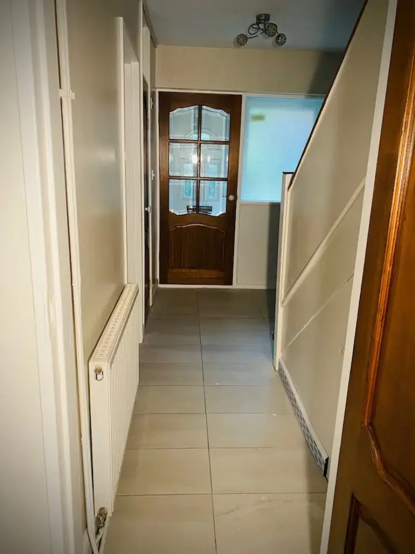 Modern-petfriendly-privategarden-family-20mintoldn