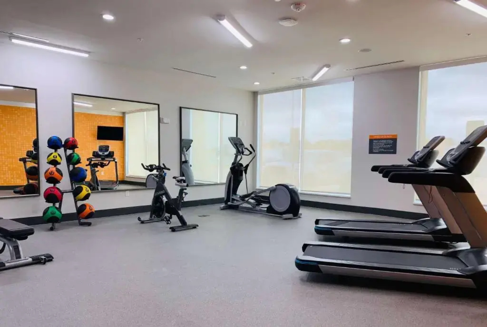 La Quinta Inn & Suites by Wyndham-Red Oak TX IH-35E