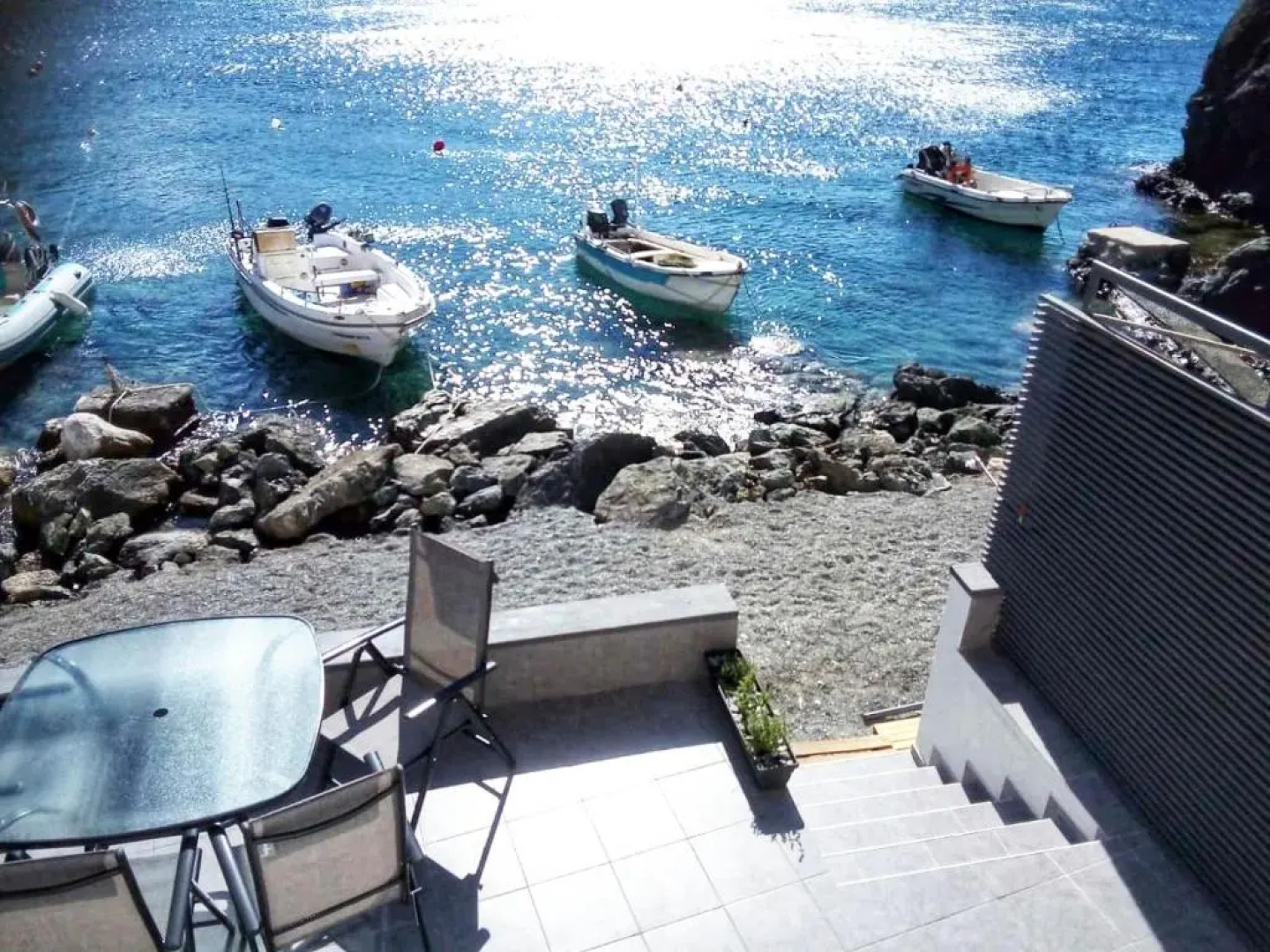 Sunrise Luxury Seaside Apartment