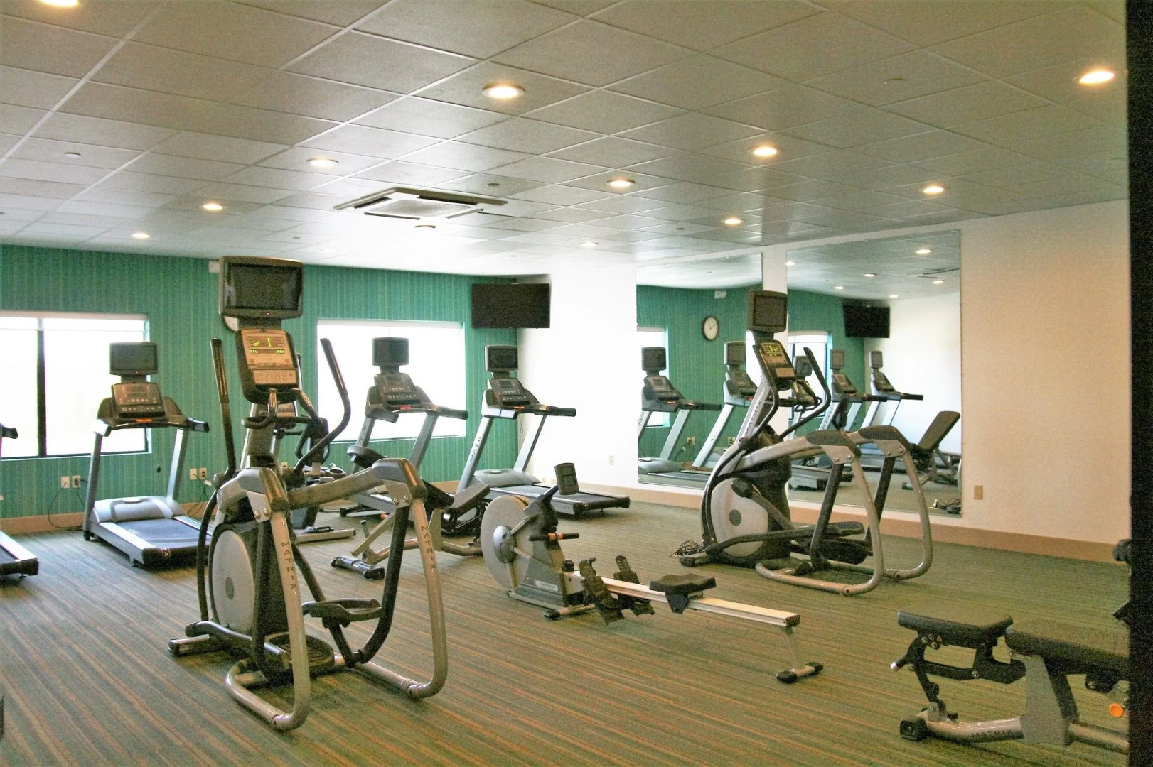 Holiday Inn Express & Suites Clarion