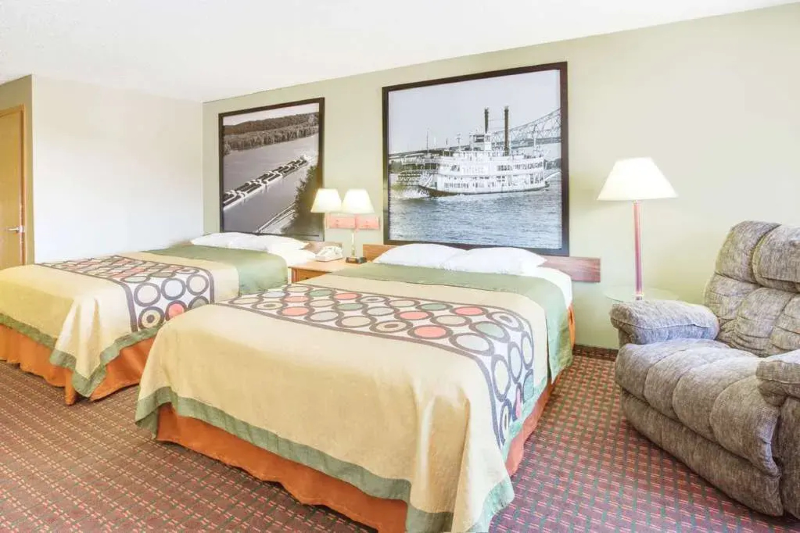 Super 8 Le Claire/Quad Cities