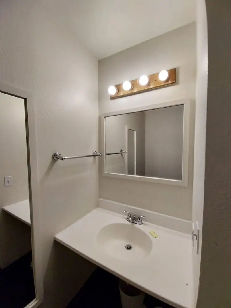 Going-To-The-Sun Inn & Suites