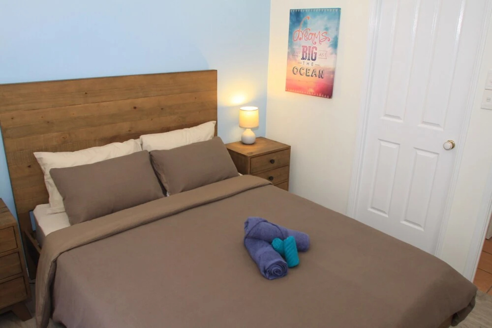 Contemporary Convenient Central Retreat